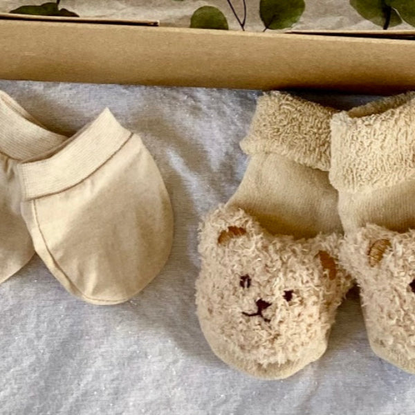 new parents gift box mittens and socks